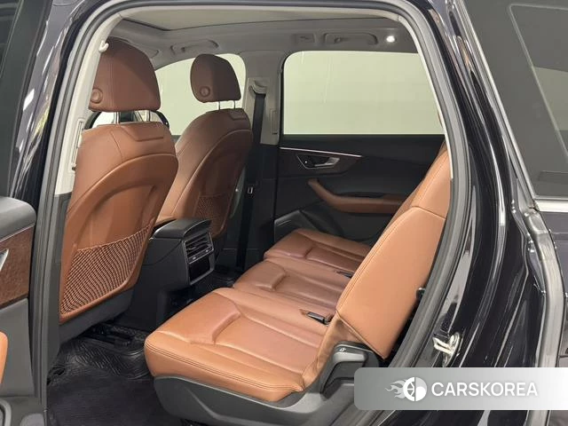 Audi Q7 2021 Черный из Китая
