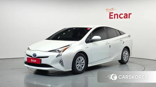 Toyota Prius 4th Generation 2018 Белый из Кореи