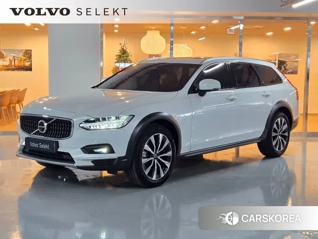 Volvo V90 Cross-Country 2024 Белый из Кореи