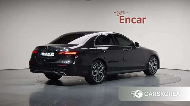 Mercedes-Benz E-Class W213 2022 Серый из Кореи