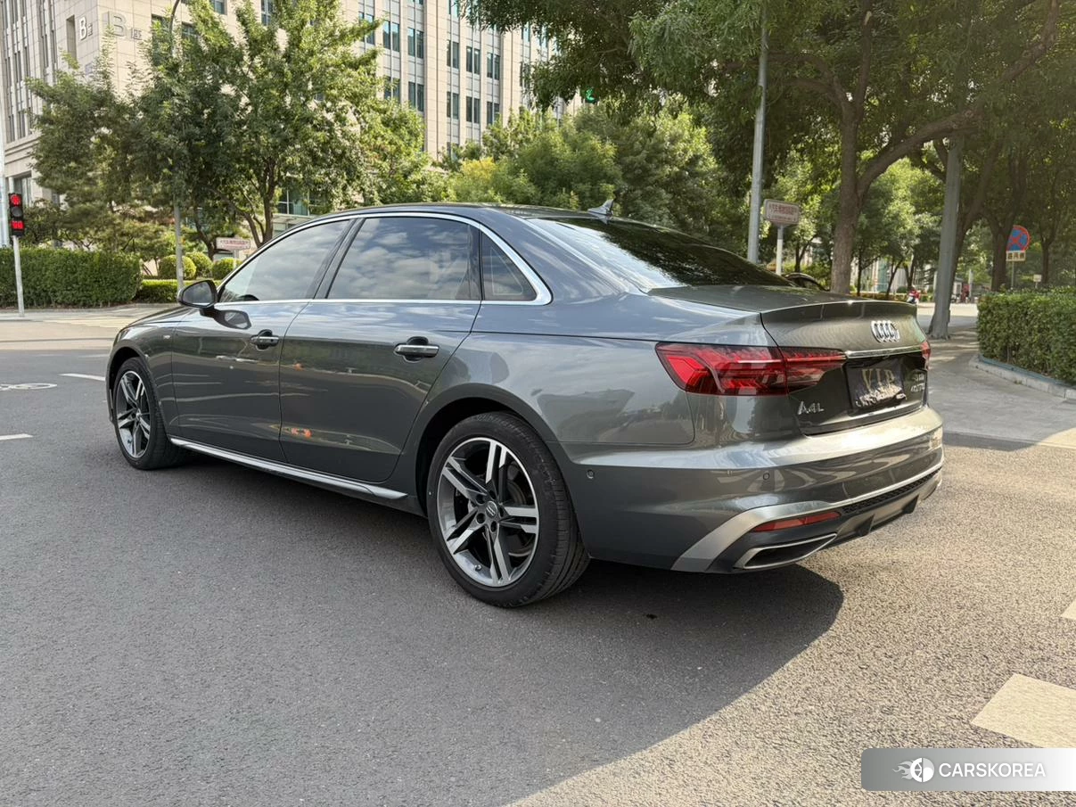 Audi A4L 2020 Темно-серый из Китая