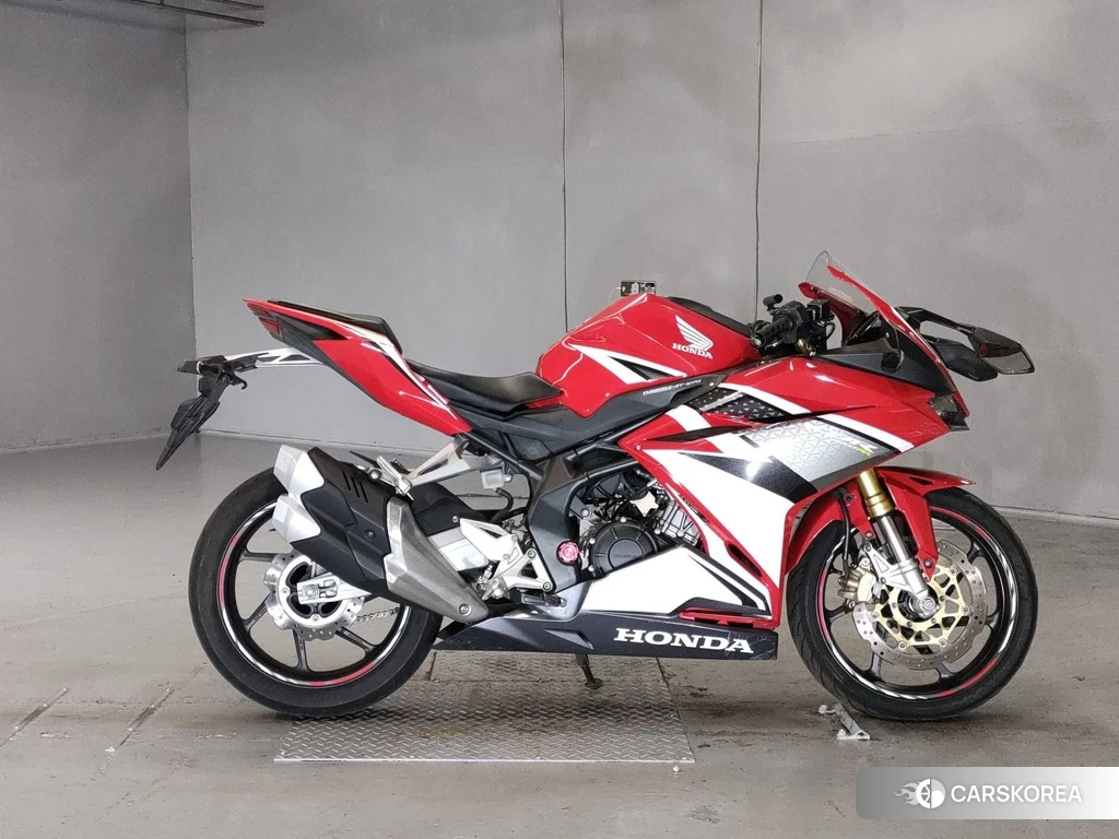 Проданный Honda CBR250RR 2017 из Японии, фото 2