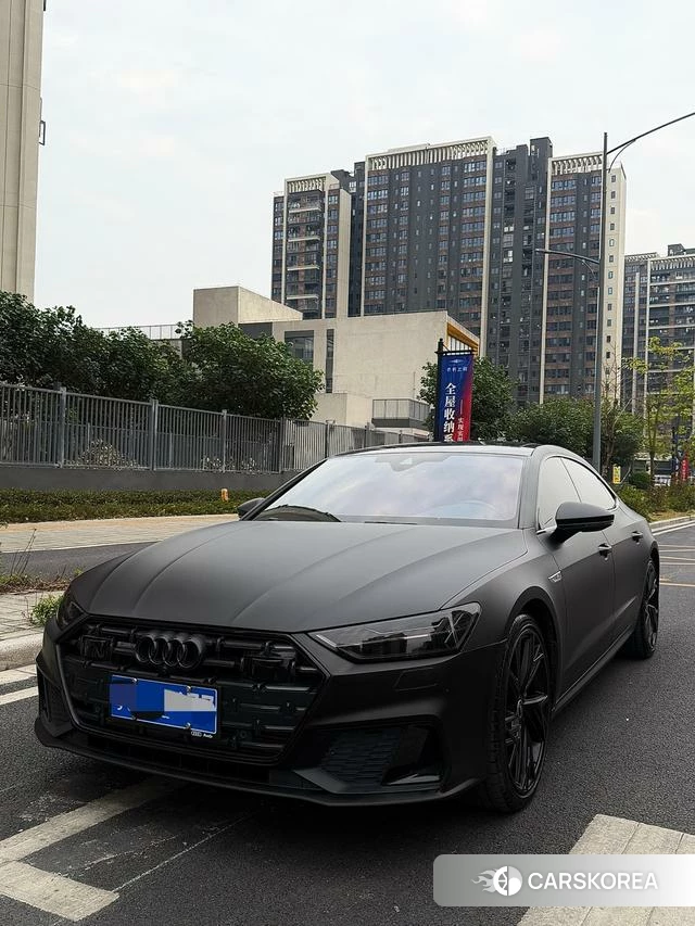 Audi A7L 2022 Черный из Китая