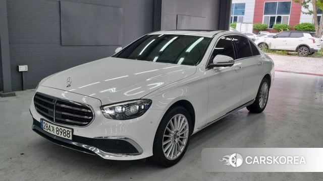 Mercedes-Benz E-Class W213 2022 Белый из Кореи