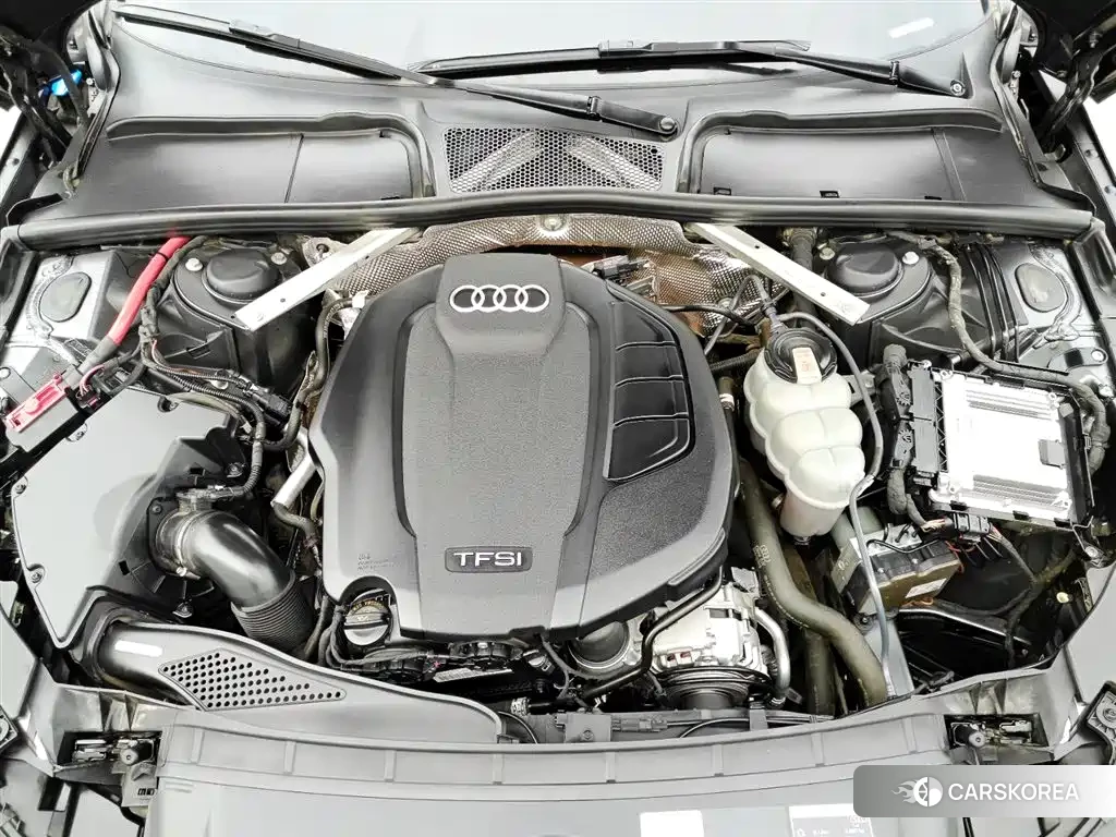 Audi A4L 2022 Silver/gray из Китая