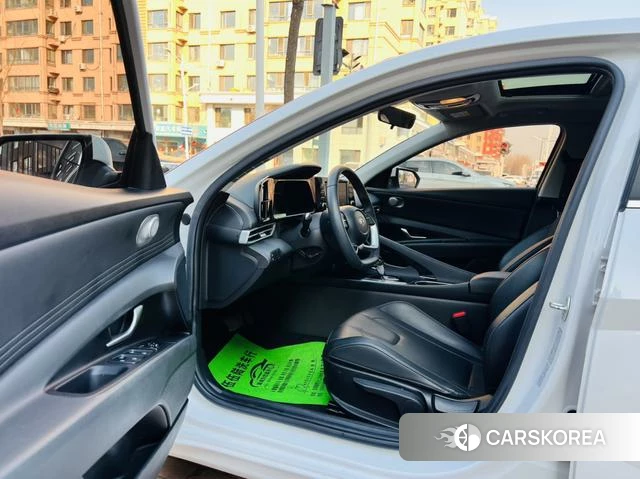 Hyundai Elantra 2022 Белый из Китая