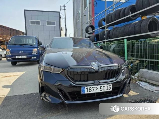 BMW 5 Series (G60) 2025 Черный из Кореи
