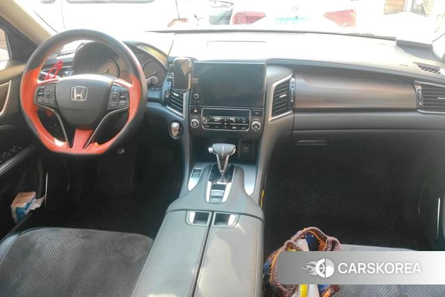 Honda Crown Road 2019 Белый из Китая