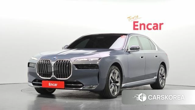 BMW i7 (G70) 2023 Светло-серебряный цвет из Кореи