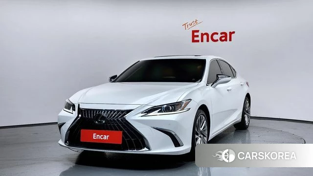 Lexus ES300h 7th generation 2022 Белый из Кореи