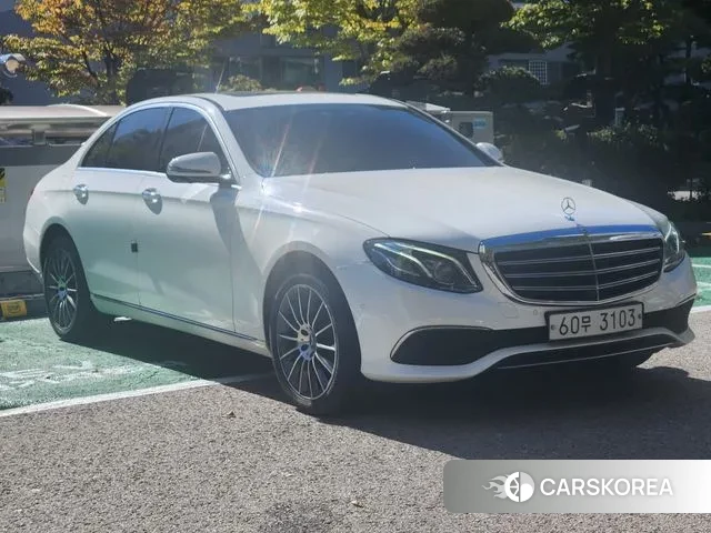 Mercedes-Benz E-Class W213 2018 Белый из Кореи