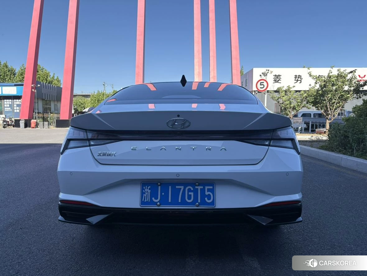 Hyundai Elantra 2022 Белый из Китая