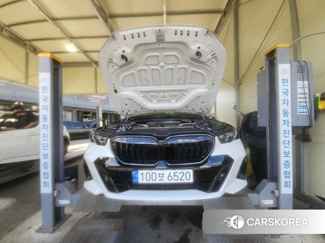 BMW 5 Series (G60) 2025 Белый из Кореи