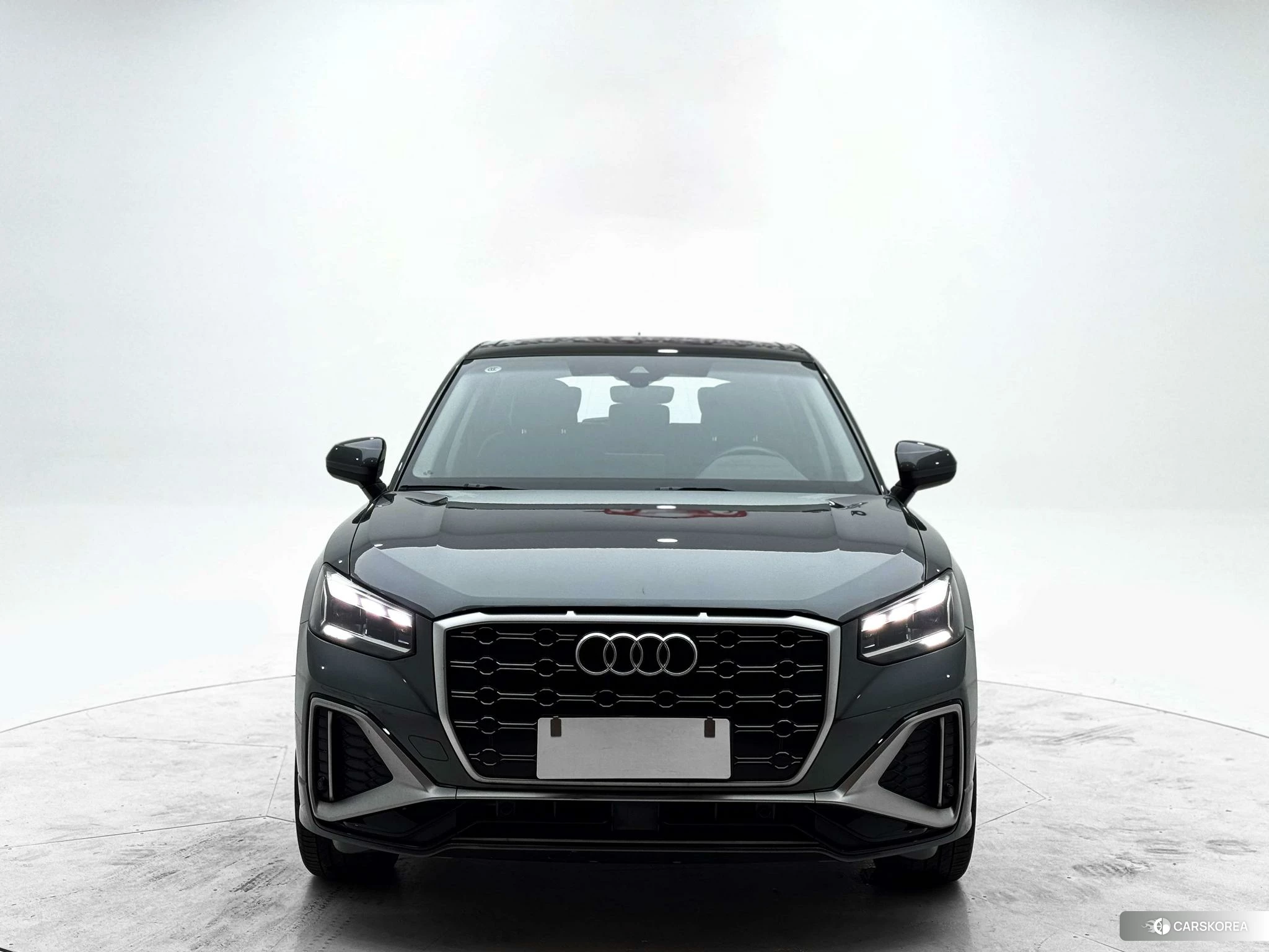 Audi Q2L 2021 Темно-серый из Китая