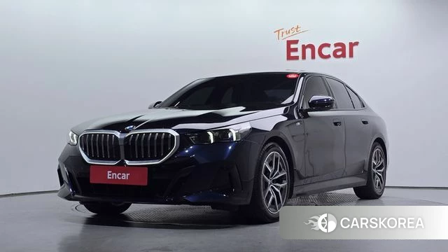 BMW 5 Series (G60) 2023 Черный из Кореи