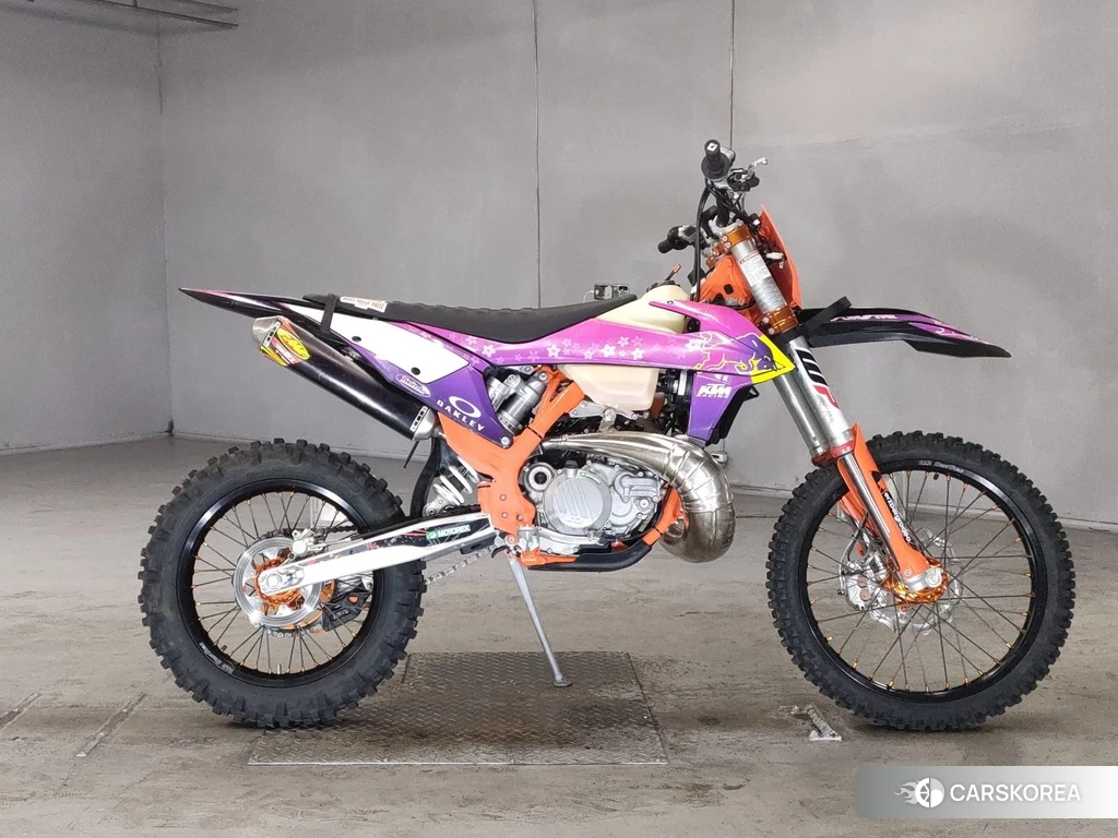 Проданный KTM 300EXC SIXDAYS TPI 2023 из Японии