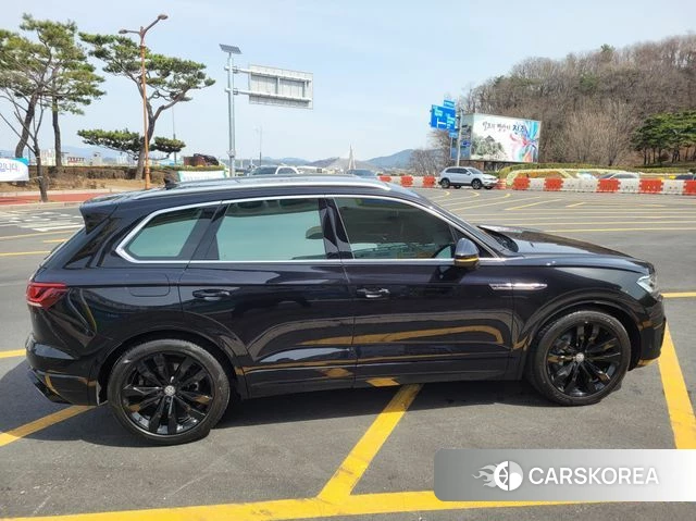 Volkswagen Touareg 3rd generation 2020 Черный из Кореи