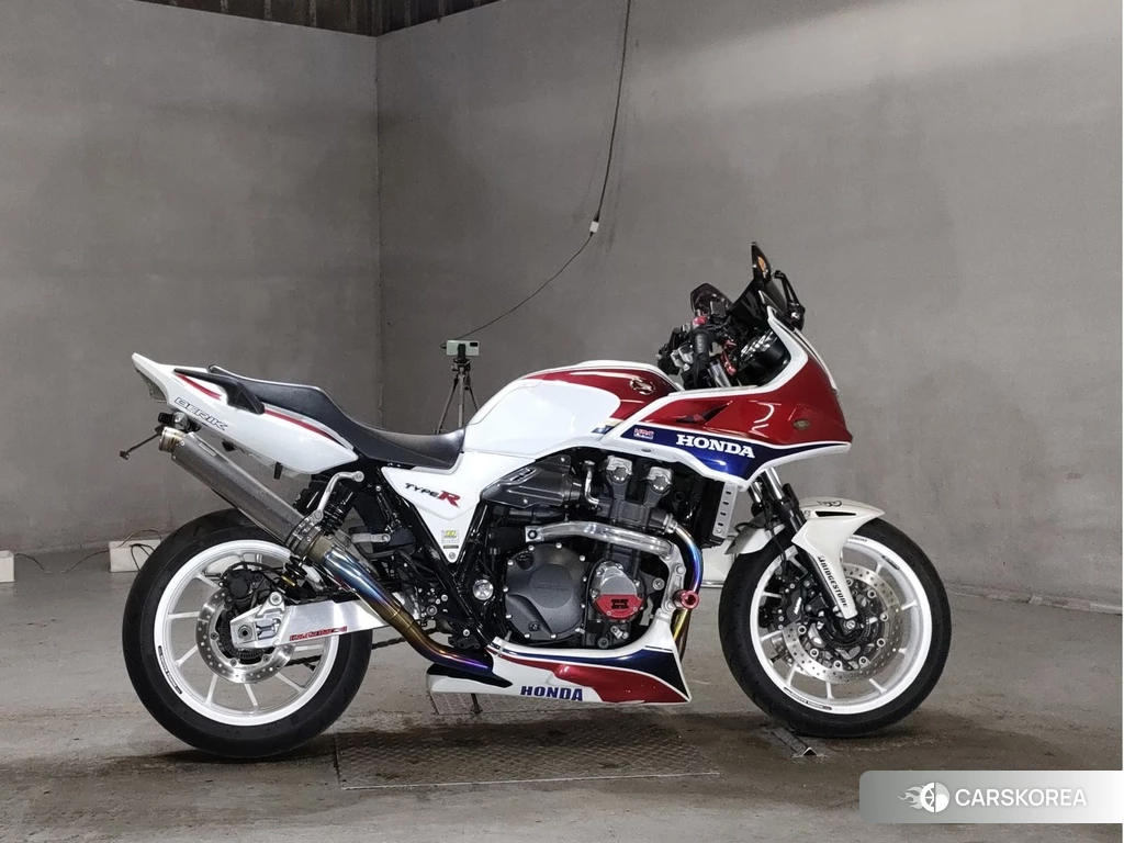 Проданный Honda CB1300SF BOLDOR 2017 из Японии, фото 2