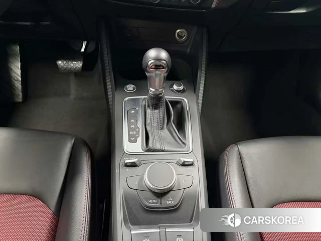 Audi Q2L 2020 Белый из Китая