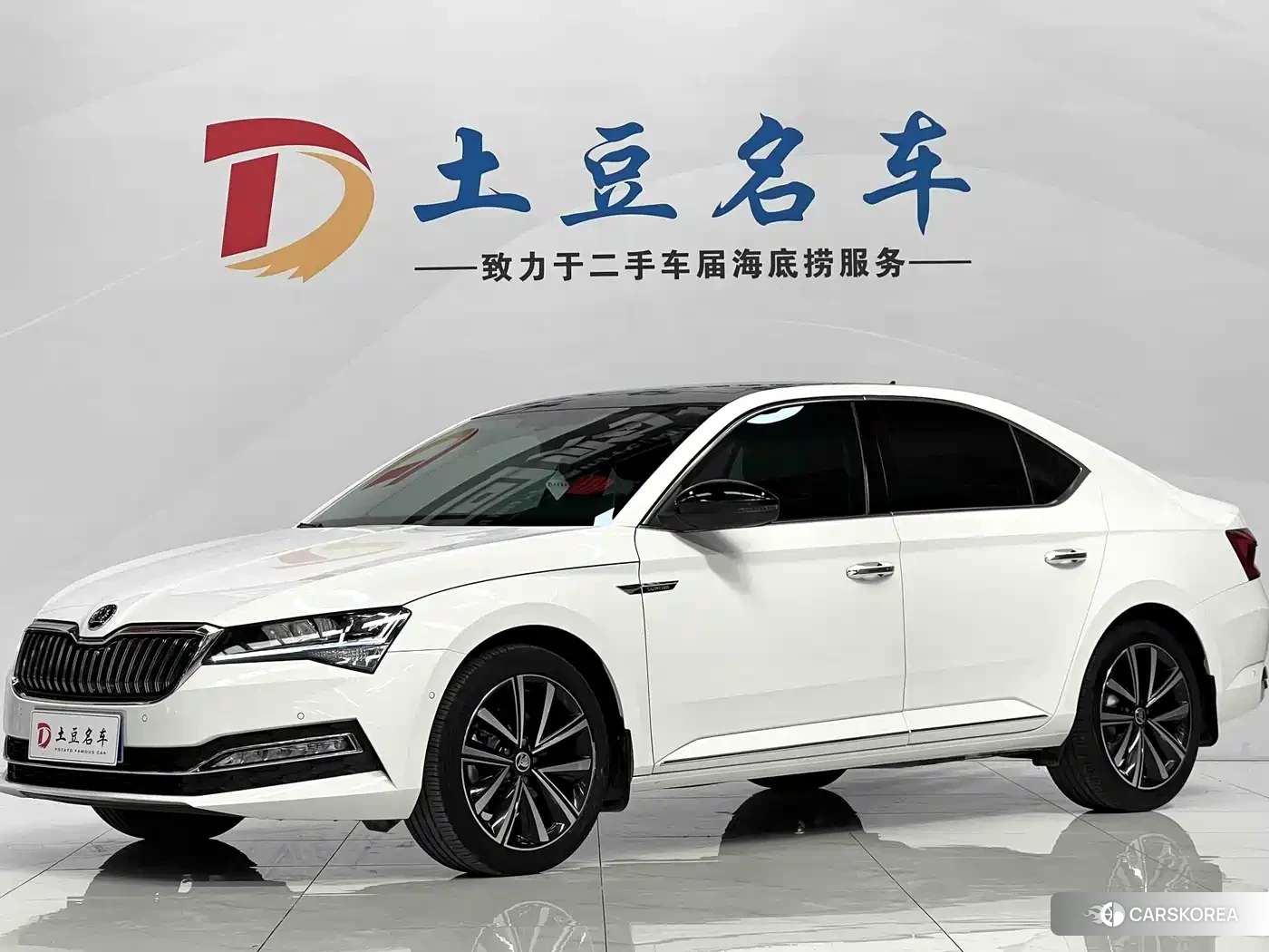 Skoda Superb 2023 Белый из Китая