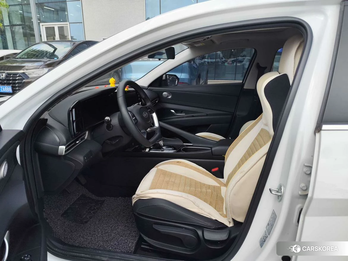 Hyundai Elantra 2022 Белый из Китая