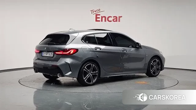 BMW 1 Series (F40) 2022 Серебристо-серый из Кореи