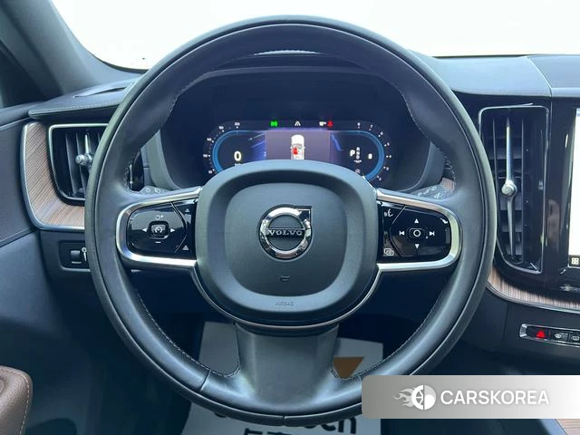 Volvo XC60 2022 Белый из Китая