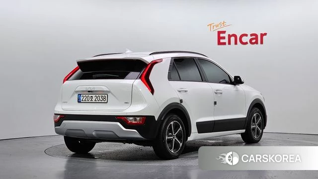 Kia Di Ol Nu Niro 2023 Белый из Кореи