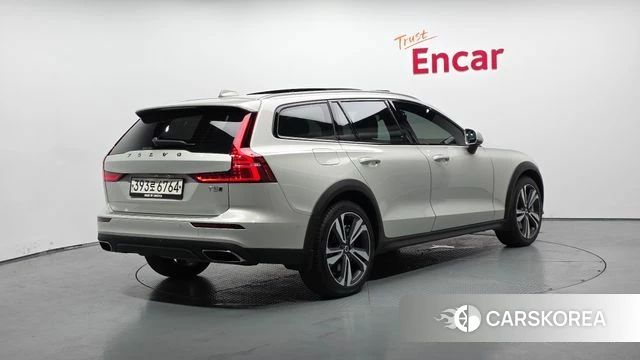 Volvo V60 Cross-Country 2nd Generation 2020 Жемчужный цвет из Кореи