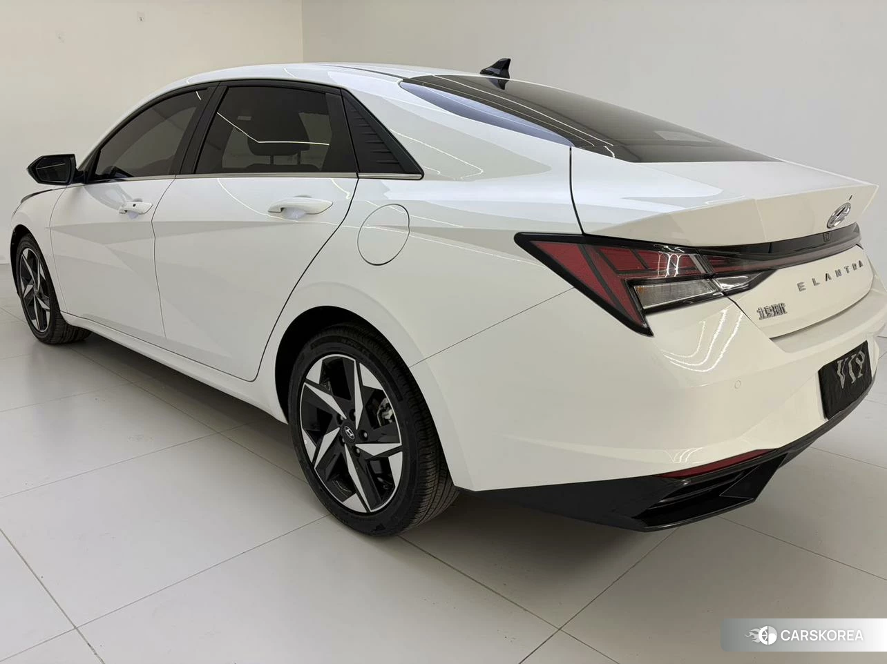 Hyundai Elantra 2022 Белый из Китая