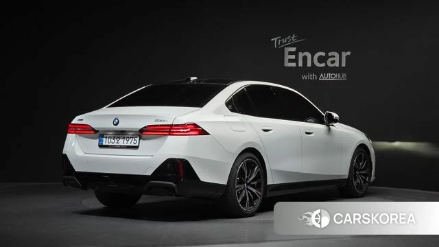 BMW 5 Series (G60) 2025 Белый из Кореи