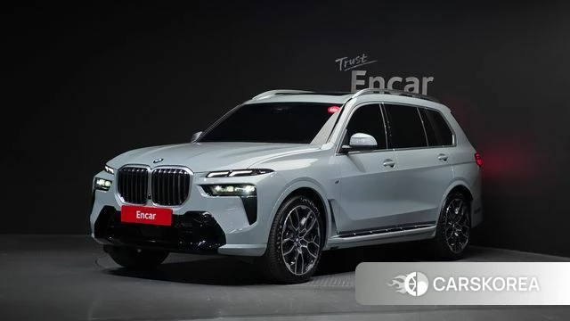 BMW X7 (G07) 2025 Светло-серебряный цвет из Кореи