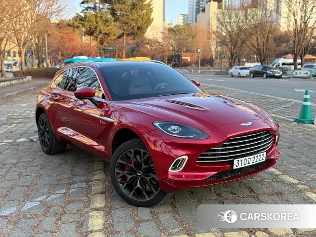 Aston Martin DBX 2020 Красный из Кореи