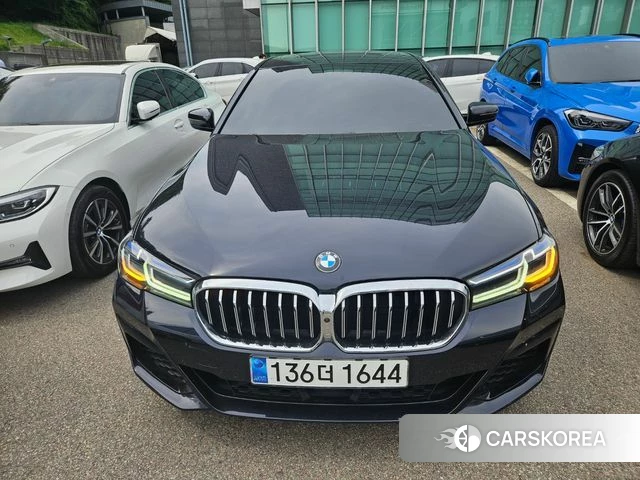 BMW 5 Series (G30) 2023 Черный из Кореи