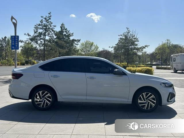 Volkswagen Lavida 2022 Белый из Китая