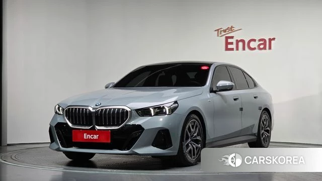 BMW 5 Series (G60) 2024 Серебристо-серый из Кореи