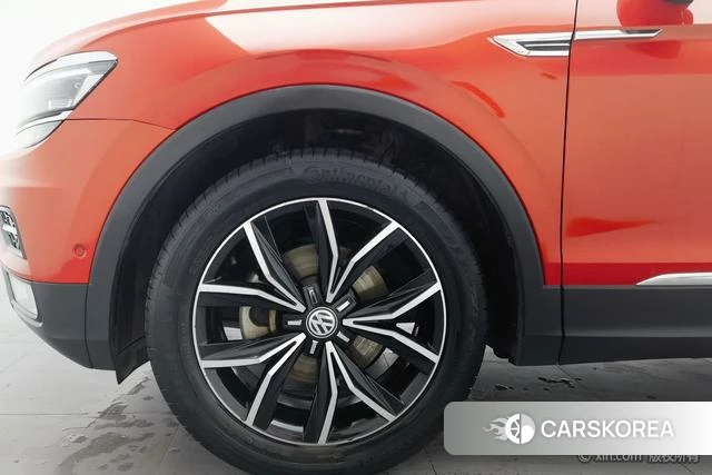 Volkswagen Tiguan L 2018 Желтый из Китая