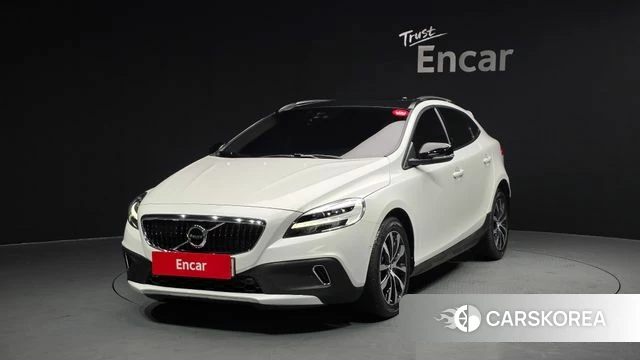 Volvo V40 Cross-Country 2019 Белый из Кореи