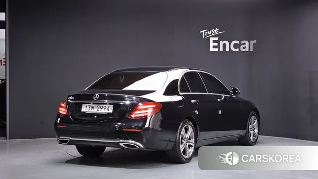 Mercedes-Benz E-Class W213 2018 Черный из Кореи