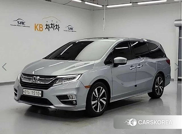 Honda Odyssey 2018 Серебристо-серый из Кореи
