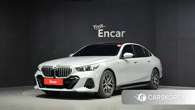BMW 5 Series (G60) 2025 Цвет галактики из Кореи