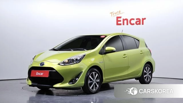 Toyota Prius C 2018 Светло-зеленый из Кореи