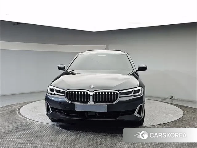 BMW 5 Series (G30) 2020 Серебристо-серый из Кореи