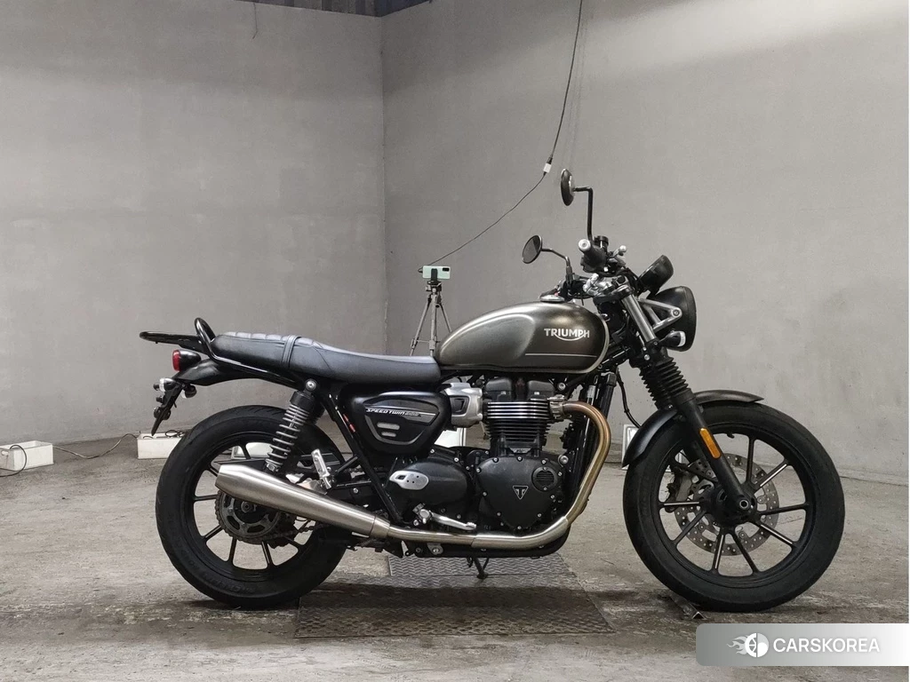 Проданный Triumph STREET TWIN 2023 из Японии, фото 2