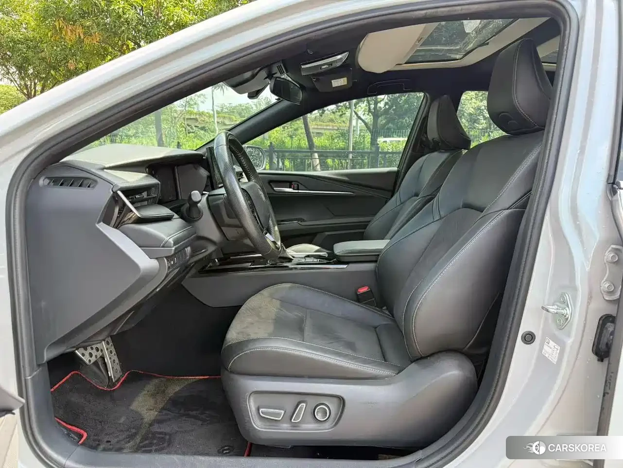 Toyota Camry 2024 Silver/gray из Китая