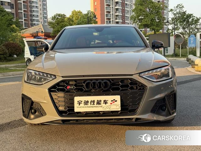 Audi S4 2021 Серебристо-серый из Китая