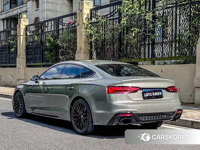Audi S5 2024 Темно-серый из Китая