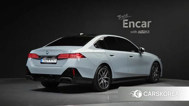 BMW 5 Series (G60) 2025 Цвет галактики из Кореи