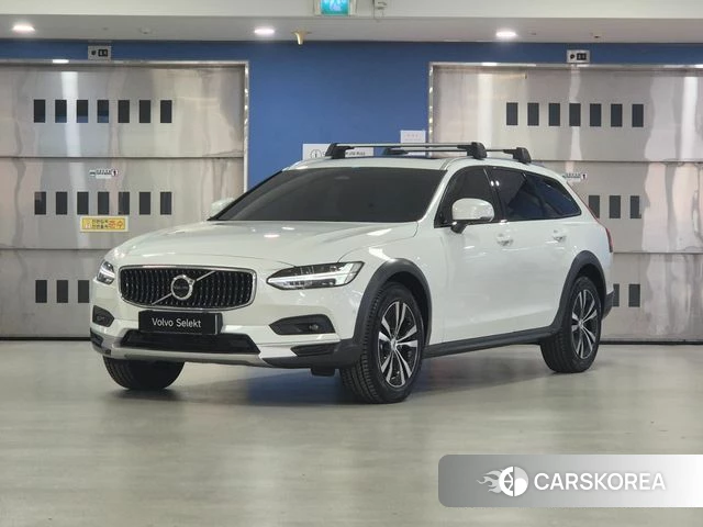 Volvo V90 Cross-Country 2025 Белый из Кореи