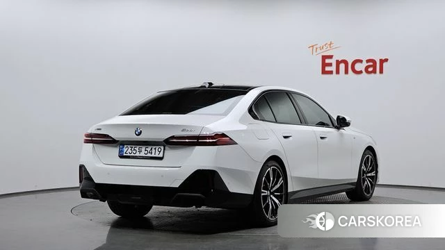 BMW 5 Series (G60) 2025 Белый из Кореи